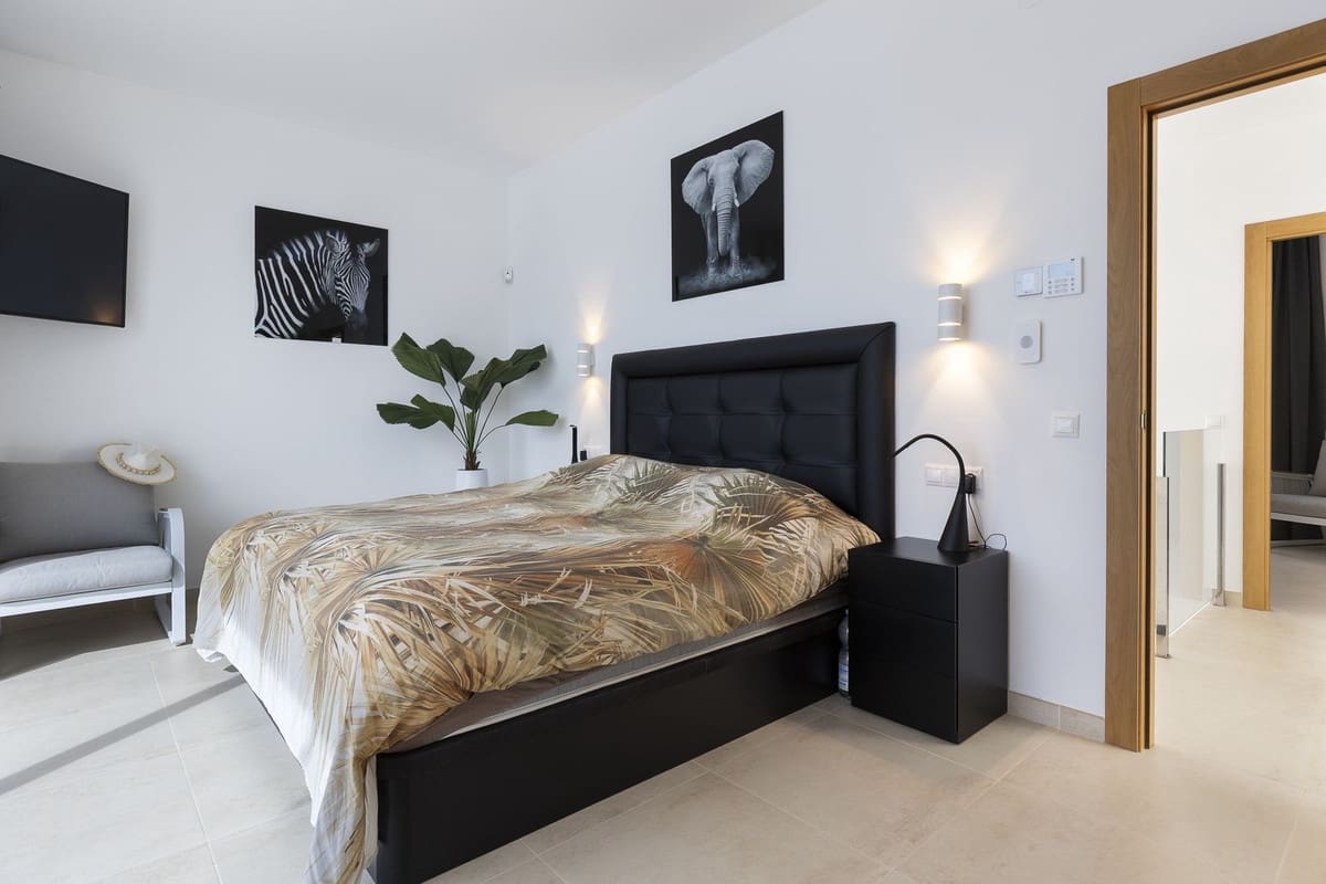 4 bedroom Villa for sale in Coin - € 759,000 (Ref: 9145097)