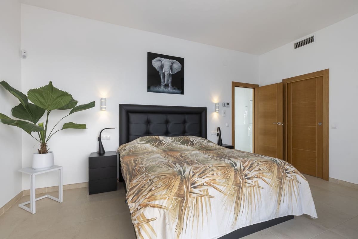 4 bedroom Villa for sale in Coin - € 759,000 (Ref: 9145097)