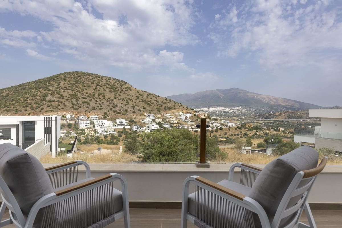 4 bedroom Villa for sale in Coin - € 759,000 (Ref: 9145097)