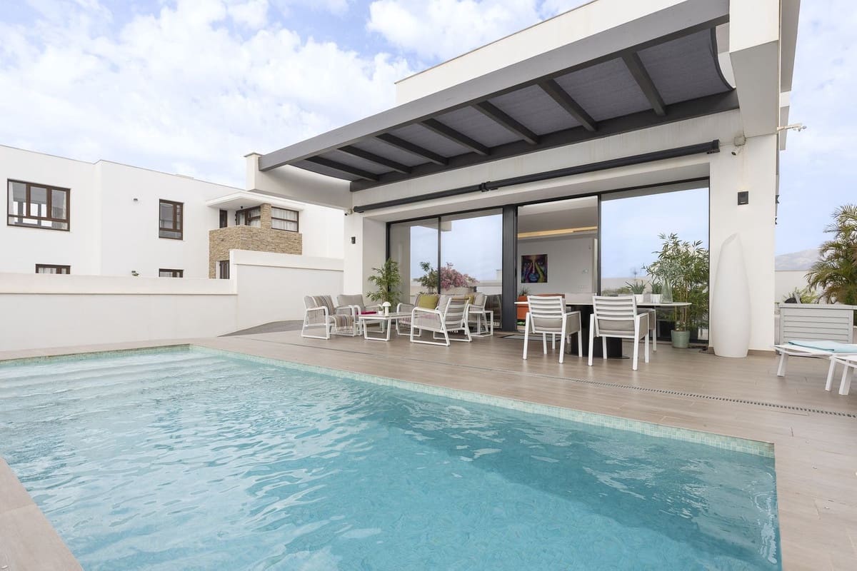 4 bedroom Villa for sale in Coin - € 759,000 (Ref: 9145097)