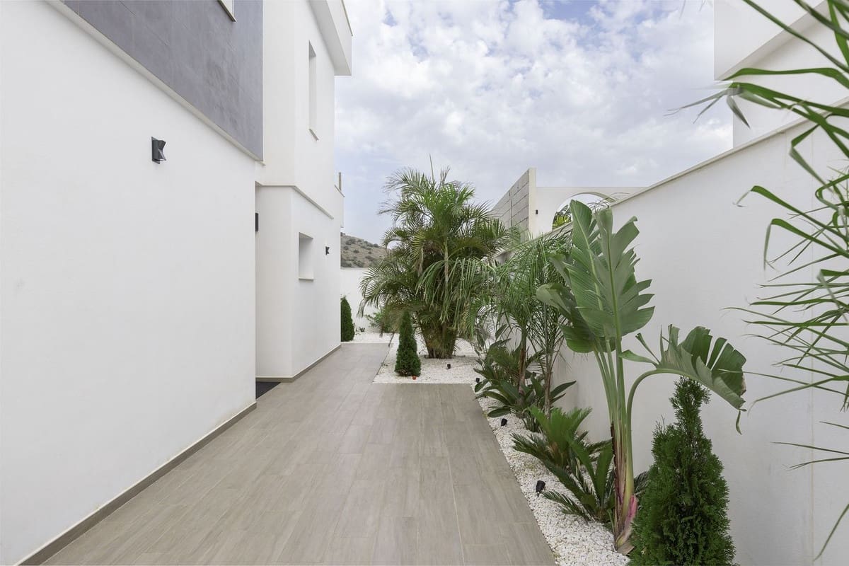 4 bedroom Villa for sale in Coin - € 759,000 (Ref: 9145097)