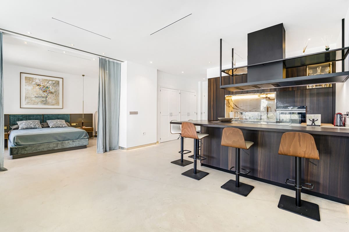 9 makuuhuone Huoneisto myytävänä paikassa Mijas Costa - 1 995 000 € (Ref: 9150656)