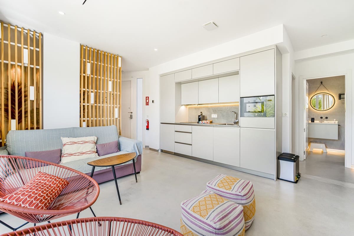9 makuuhuone Huoneisto myytävänä paikassa Mijas Costa - 1 995 000 € (Ref: 9150656)