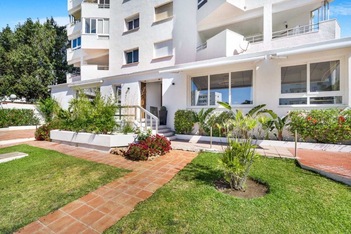 9 makuuhuone Huoneisto myytävänä paikassa Mijas Costa - 1 995 000 € (Ref: 9150656)