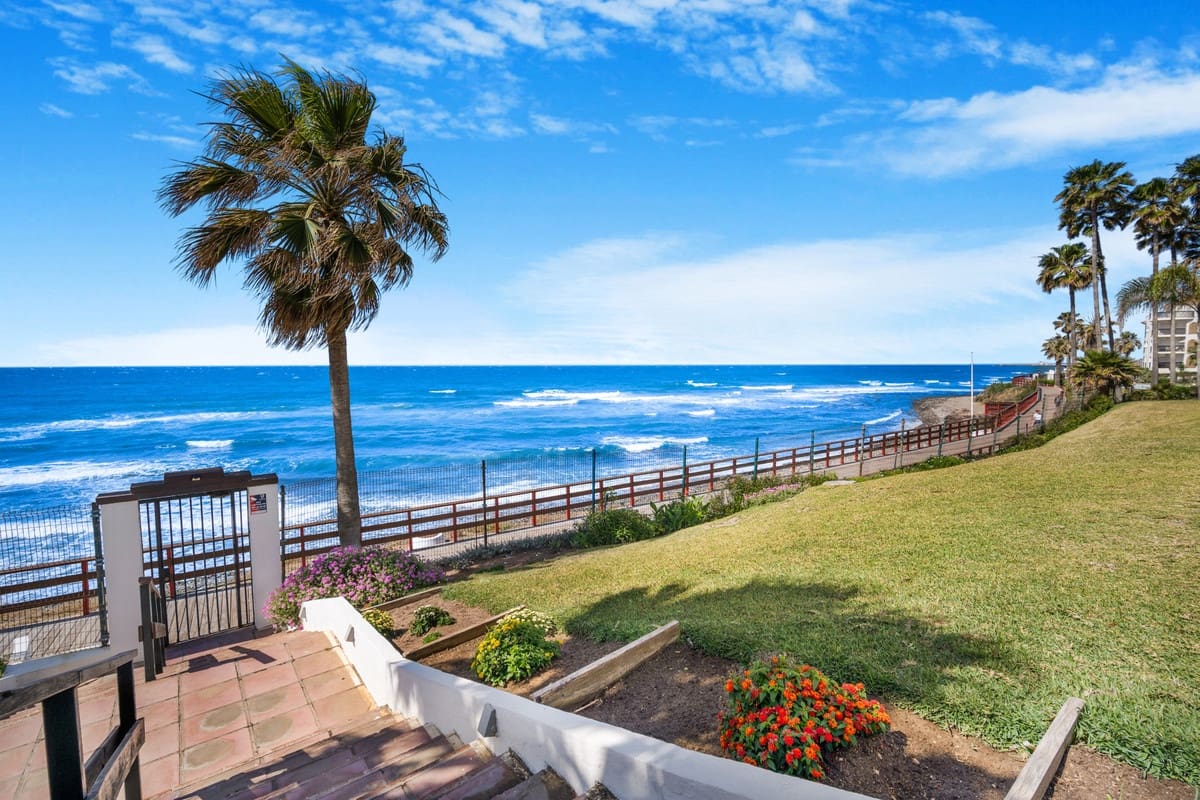 9 makuuhuone Huoneisto myytävänä paikassa Mijas Costa - 1 995 000 € (Ref: 9150656)