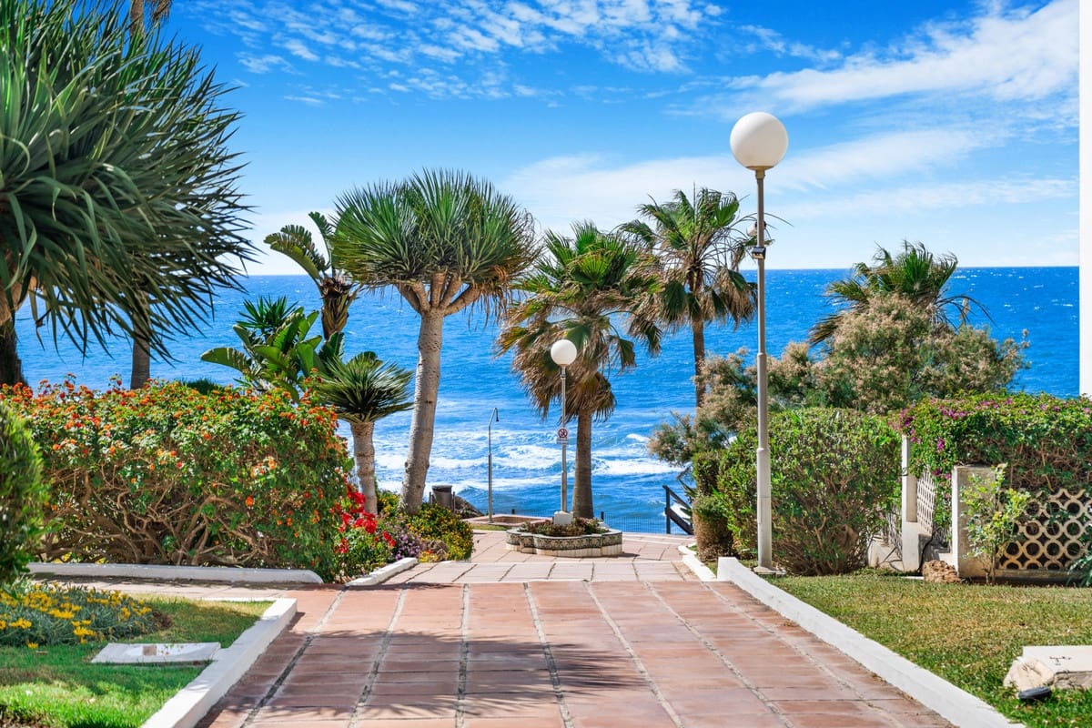9 makuuhuone Huoneisto myytävänä paikassa Mijas Costa - 1 995 000 € (Ref: 9150656)