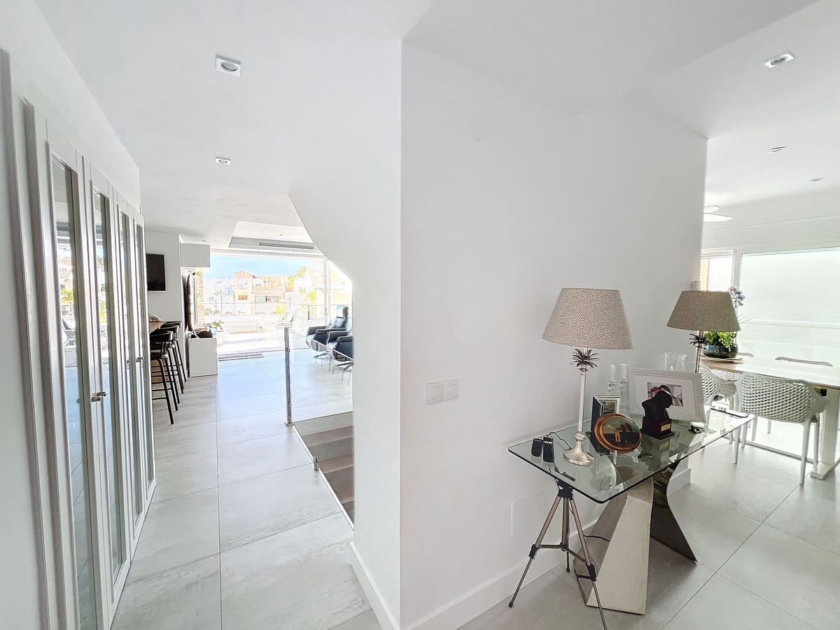 3 soveværelse Byhus til salg i Benalmadena med garage - € 1.200.000 (Ref: 9150668)