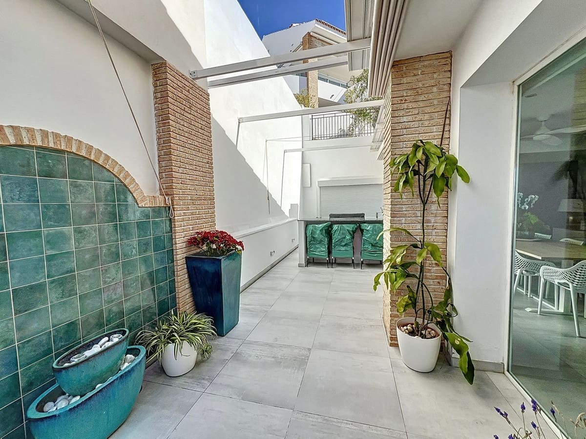 3 soveværelse Byhus til salg i Benalmadena med garage - € 1.200.000 (Ref: 9150668)