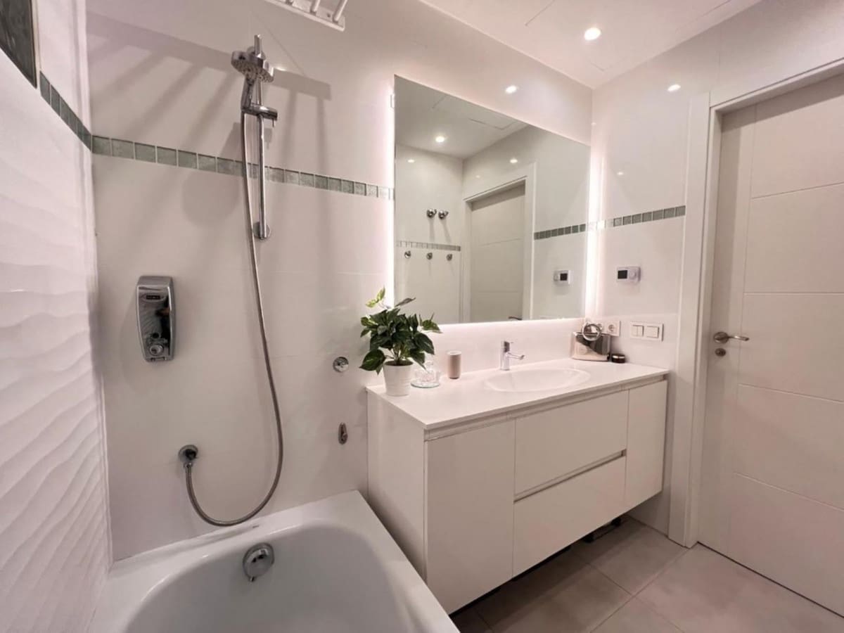 Apartamento de 2 habitaciones en Fuengirola en venta con garaje - 939.000 € (Ref: 9150675)