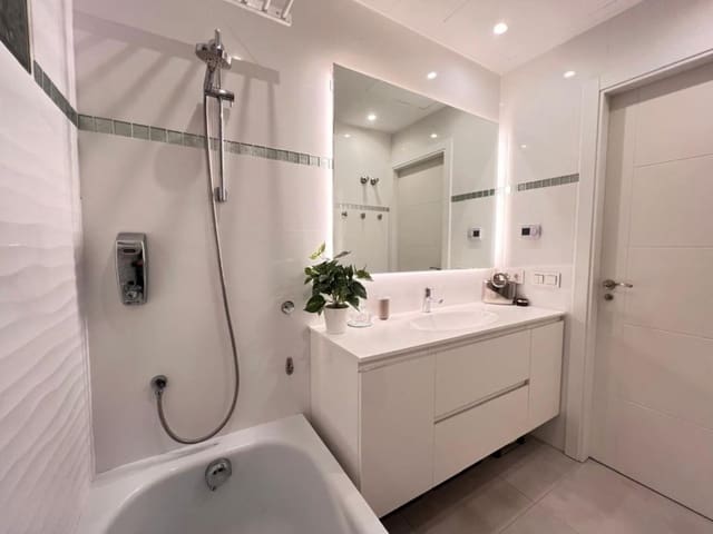 Apartamento de 2 habitaciones en Fuengirola en venta con garaje - 939.000 € (Ref: 9150675)