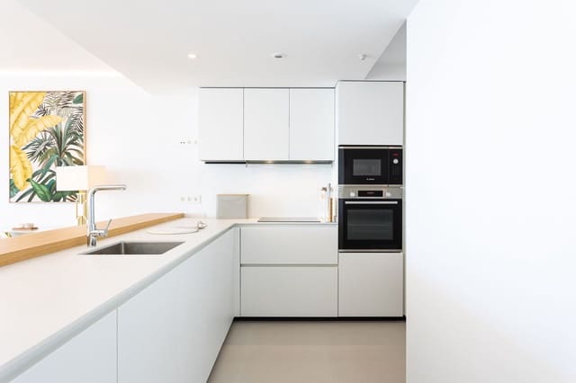 2 Zimmer Apartment zu verkaufen in Carvajal, Fuengirola mit Garage - 1.070.000 € (Ref: 9150676)