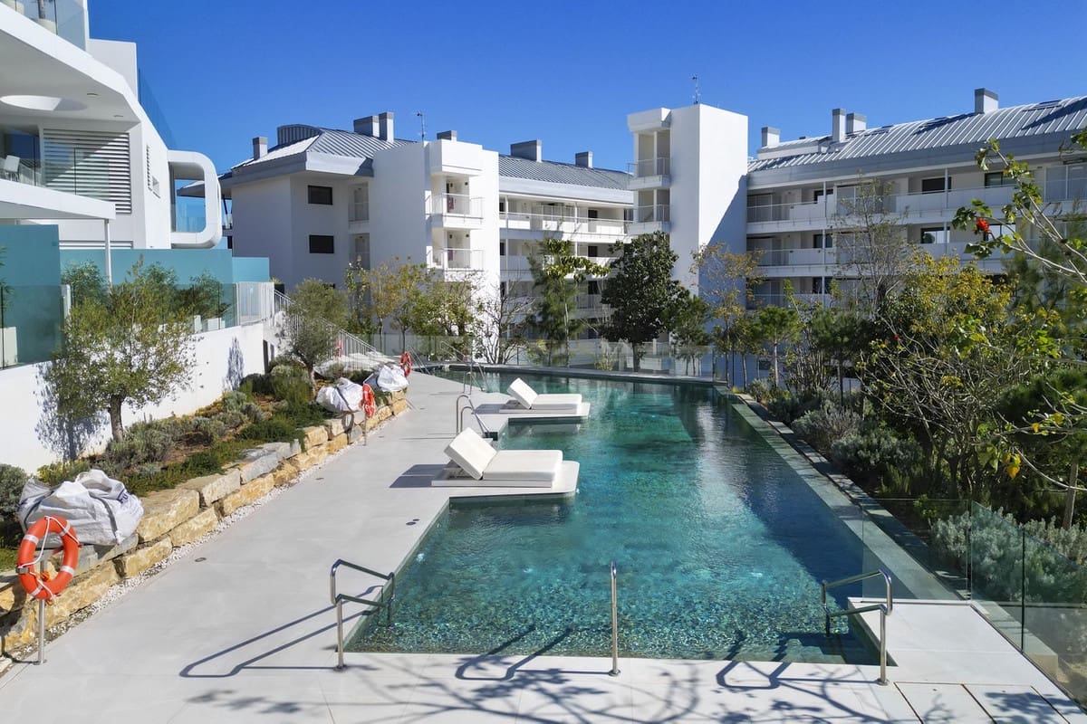 2 bedroom Apartment for sale in Fuengirola - € 885,000 (Ref: 9150679)