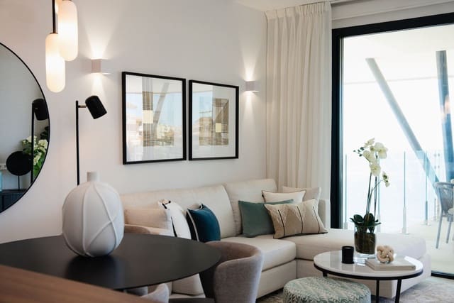 2 slaapkamer Appartement te koop in Carvajal, Fuengirola - € 910.000 (Ref: 9150682)