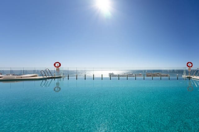 2 slaapkamer Appartement te koop in Carvajal, Fuengirola - € 910.000 (Ref: 9150682)