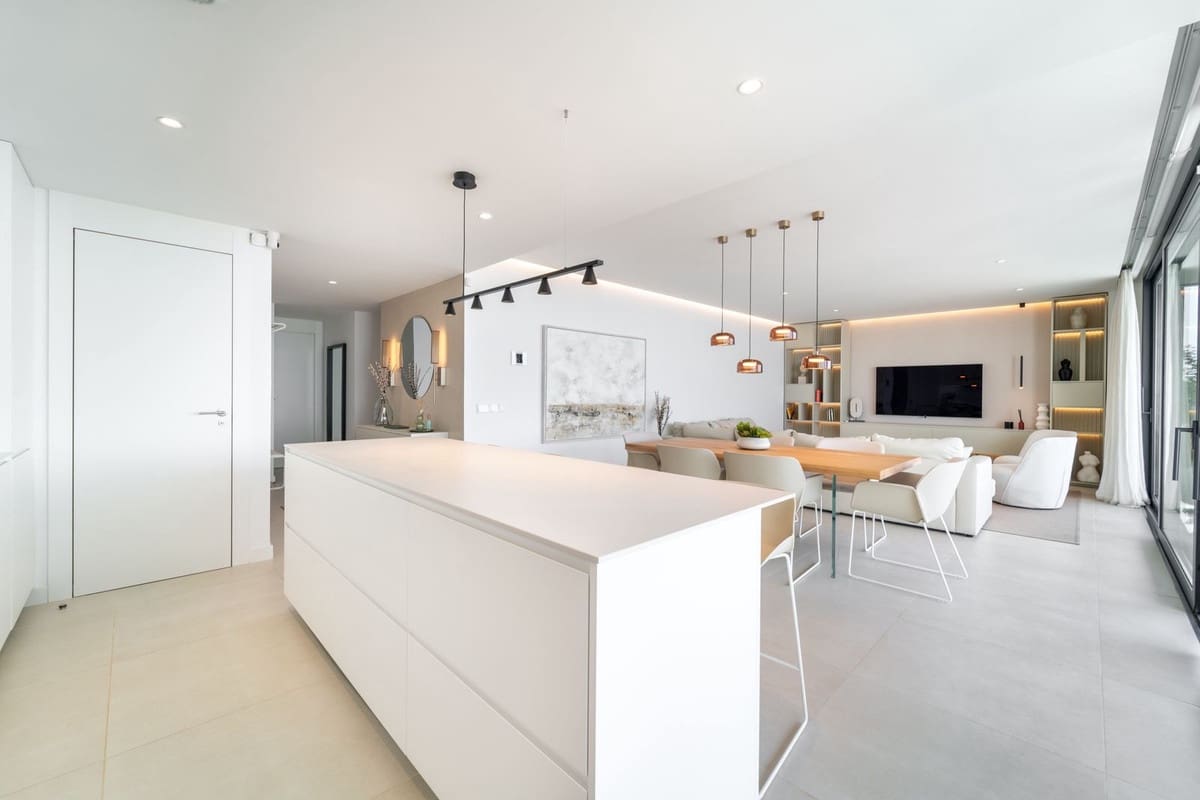 3 bedroom Apartment for sale in Fuengirola - € 872,000 (Ref: 9150683)