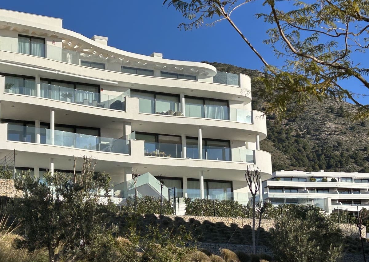 3 bedroom Apartment for sale in Fuengirola - € 799,000 (Ref: 9150692)