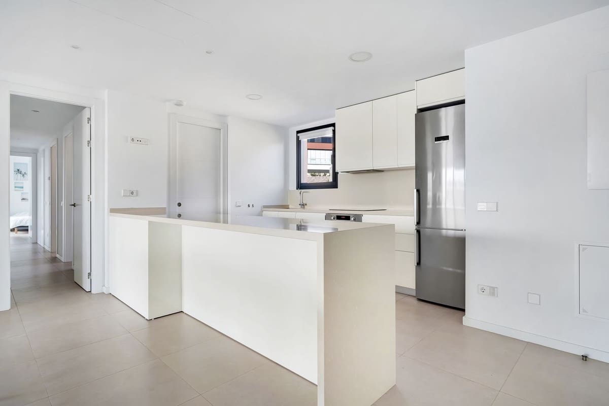 4 bedroom Apartment for sale in Fuengirola with garage - € 799,000 (Ref: 9150693)