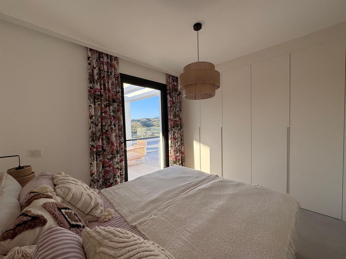 2 bedroom Apartment for sale in La Cala de Mijas - € 720,000 (Ref: 9150716)