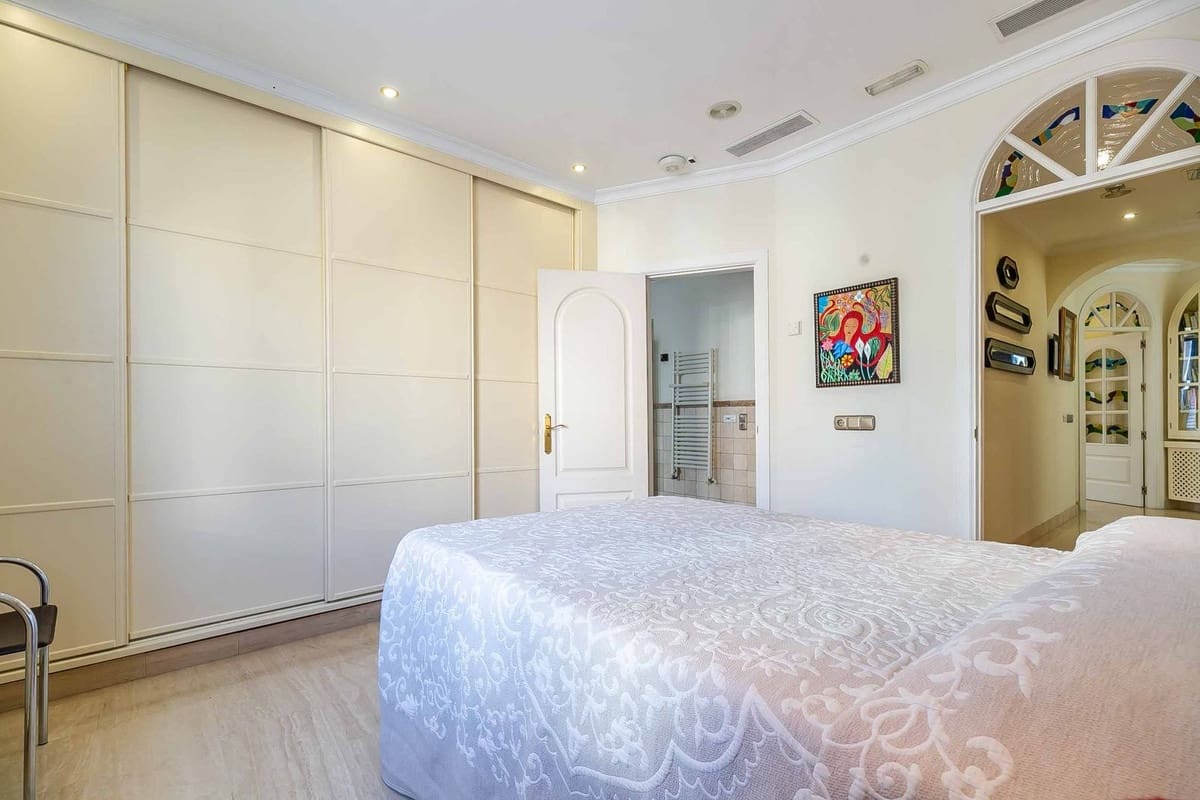 3 slaapkamer Appartement te koop in Torrequebrada - € 1.585.000 (Ref: 9150722)