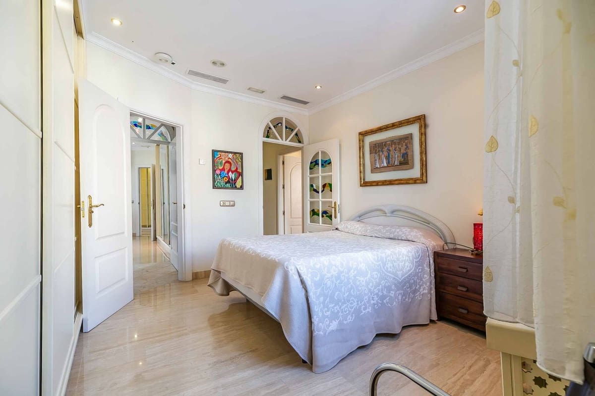 3 slaapkamer Appartement te koop in Torrequebrada - € 1.585.000 (Ref: 9150722)