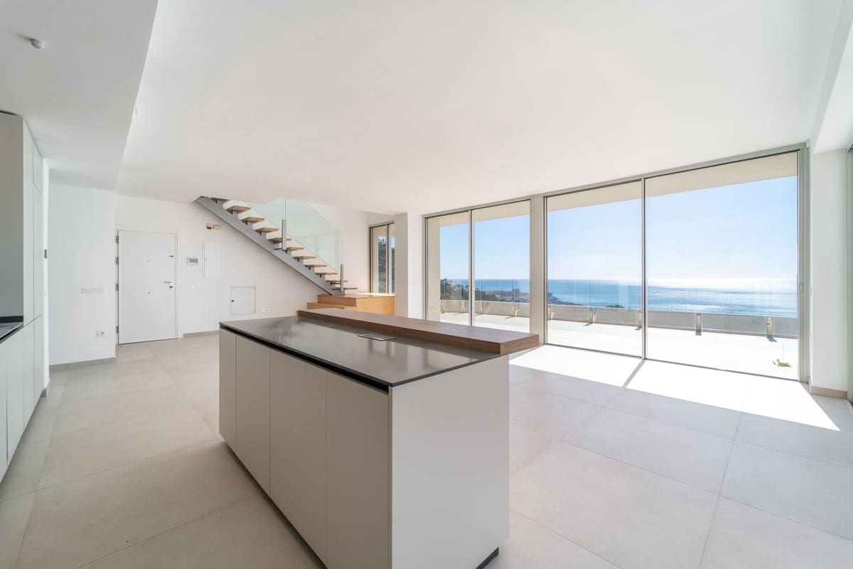 4 bedroom Apartment for sale in Benalmadena - € 1,289,000 (Ref: 9150724)