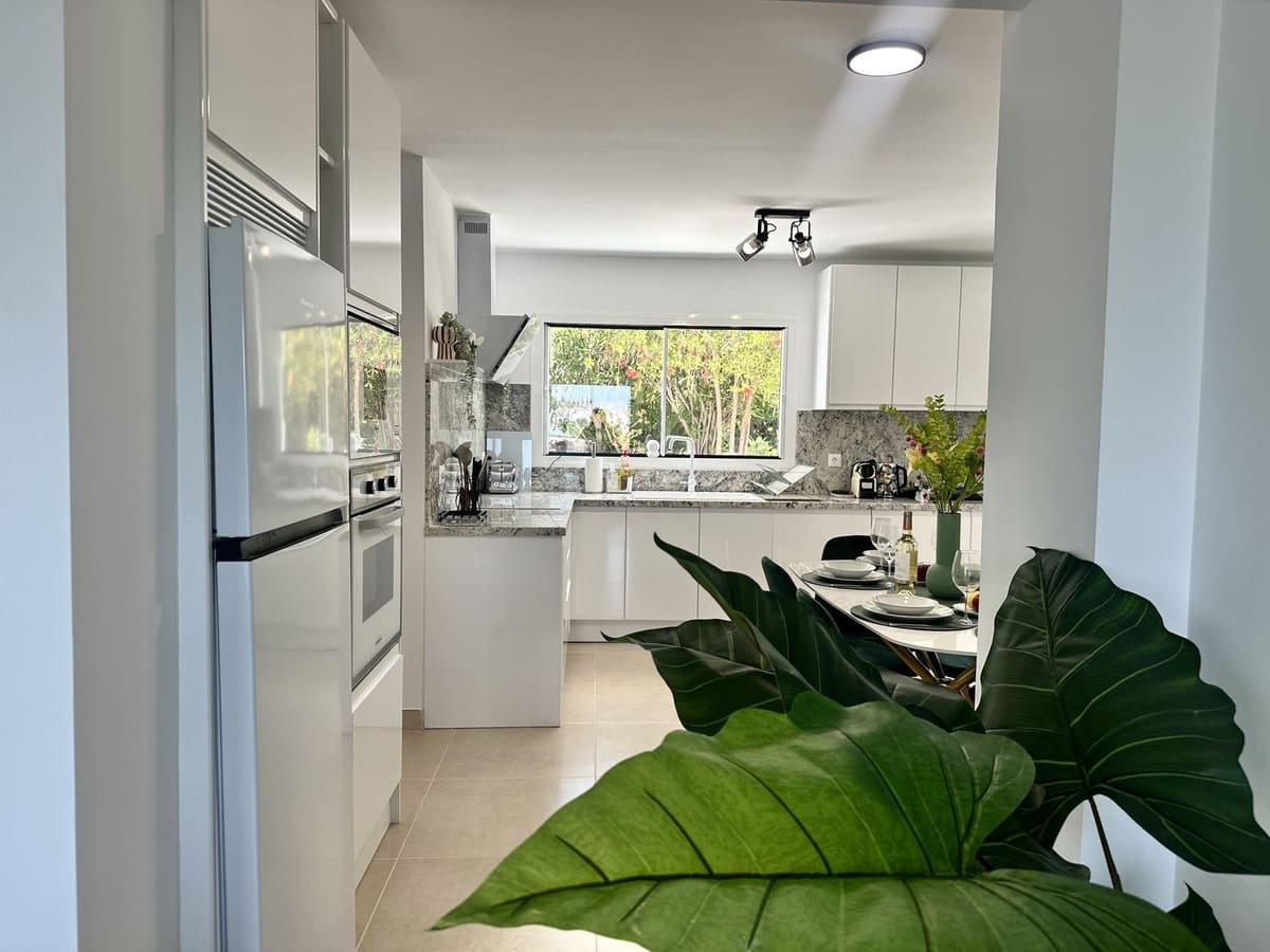 3 slaapkamer Villa te koop in El Chaparral met garage - € 1.800.000 (Ref: 9153462)