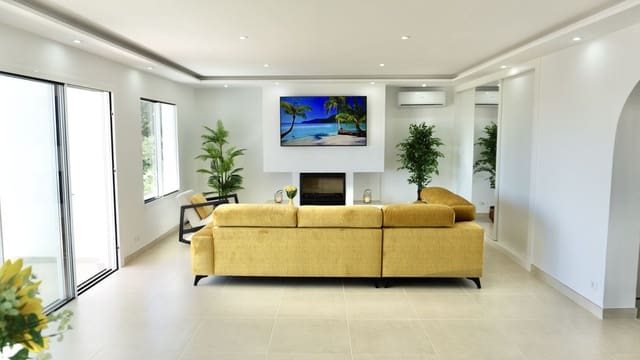 3 slaapkamer Villa te koop in El Chaparral, Mijas met garage - € 1.800.000 (Ref: 9153462)