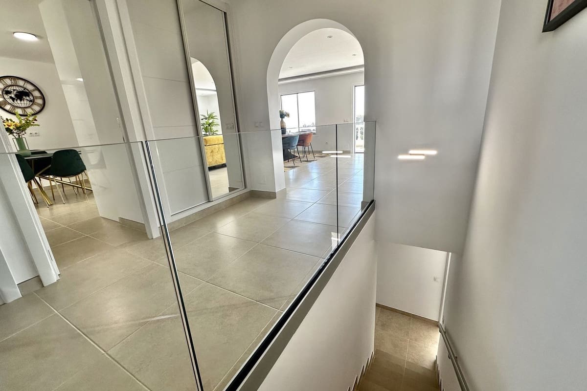 3 slaapkamer Villa te koop in El Chaparral met garage - € 1.800.000 (Ref: 9153462)