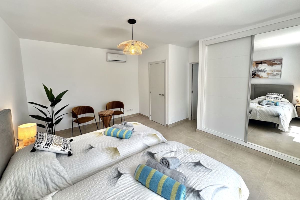 3 slaapkamer Villa te koop in El Chaparral met garage - € 1.800.000 (Ref: 9153462)