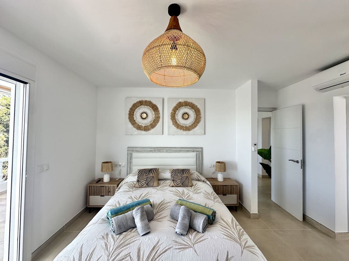 3 slaapkamer Villa te koop in El Chaparral met garage - € 1.800.000 (Ref: 9153462)