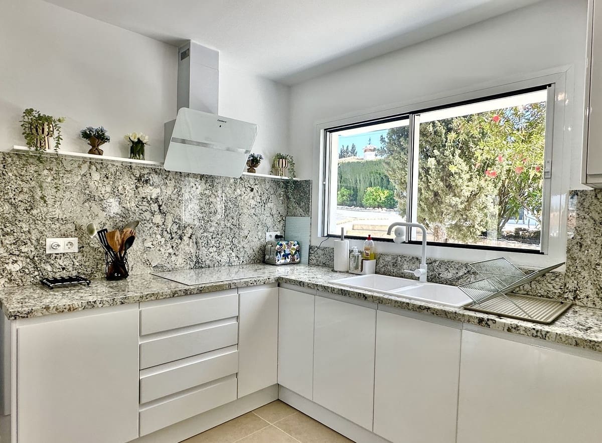 3 slaapkamer Villa te koop in El Chaparral met garage - € 1.800.000 (Ref: 9153462)