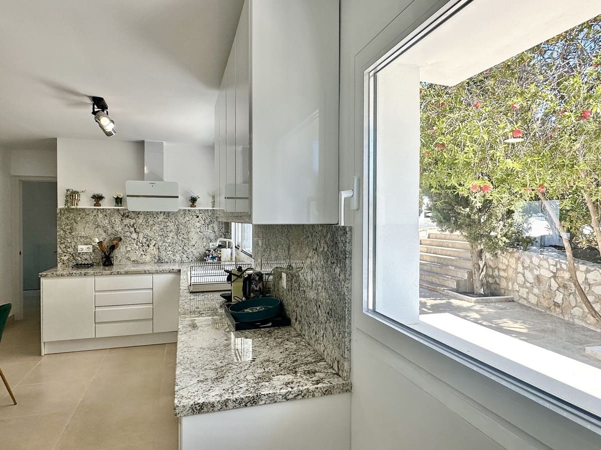 3 slaapkamer Villa te koop in El Chaparral met garage - € 1.800.000 (Ref: 9153462)