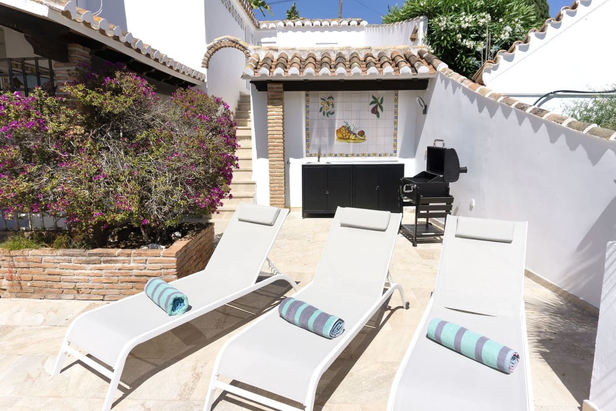 3 slaapkamer Villa te koop in El Chaparral met garage - € 1.800.000 (Ref: 9153462)