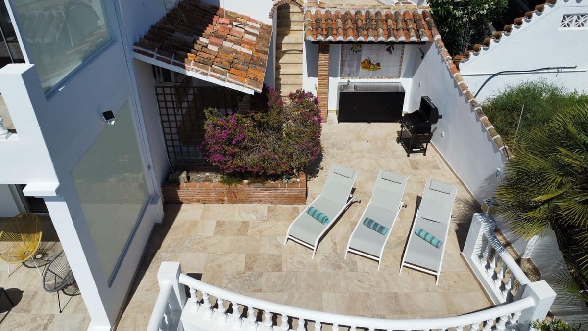 3 slaapkamer Villa te koop in El Chaparral met garage - € 1.800.000 (Ref: 9153462)