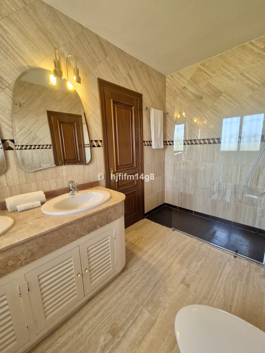 Chalet de 3 habitaciones en Marbella en venta - 1.795.000 € (Ref: 9153464)