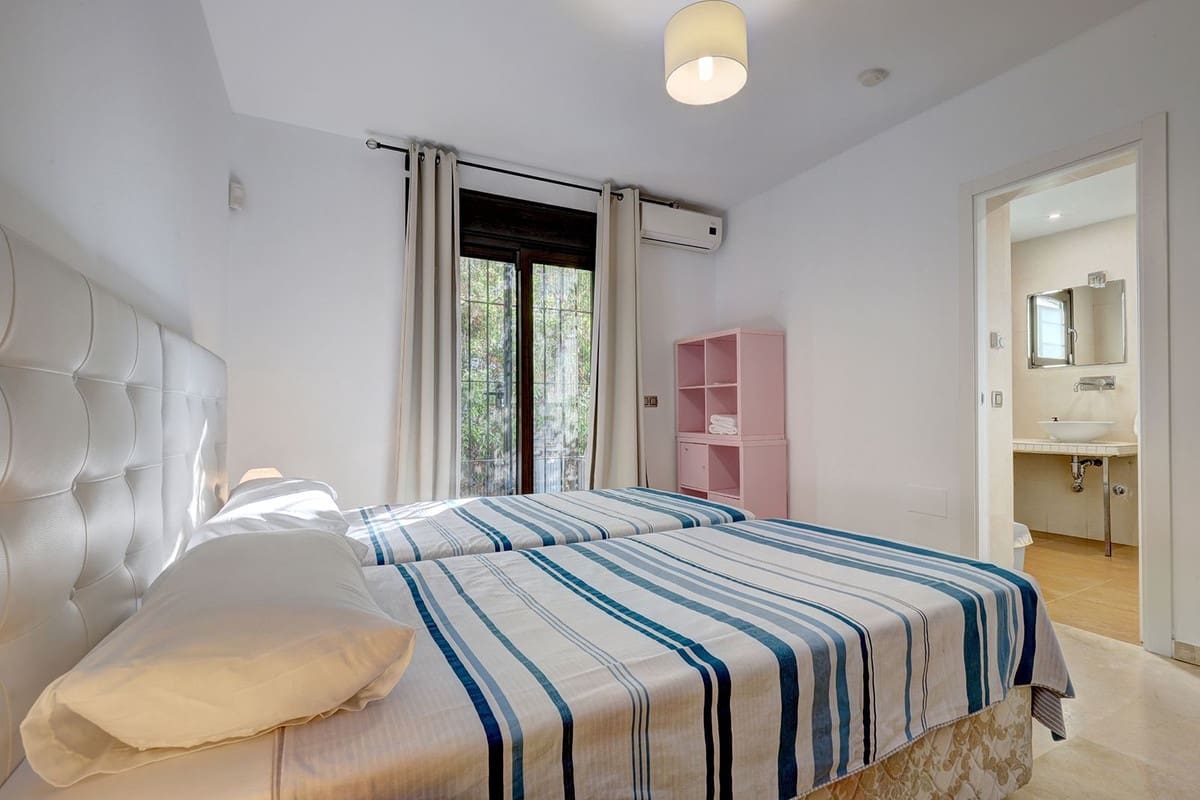 5 bedroom Villa for sale in El Rosario - € 1,750,000 (Ref: 9153466)