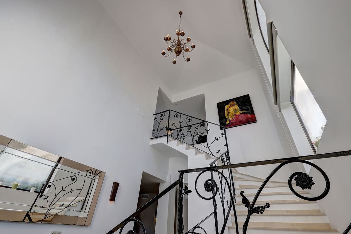 5 bedroom Villa for sale in El Rosario - € 1,750,000 (Ref: 9153466)