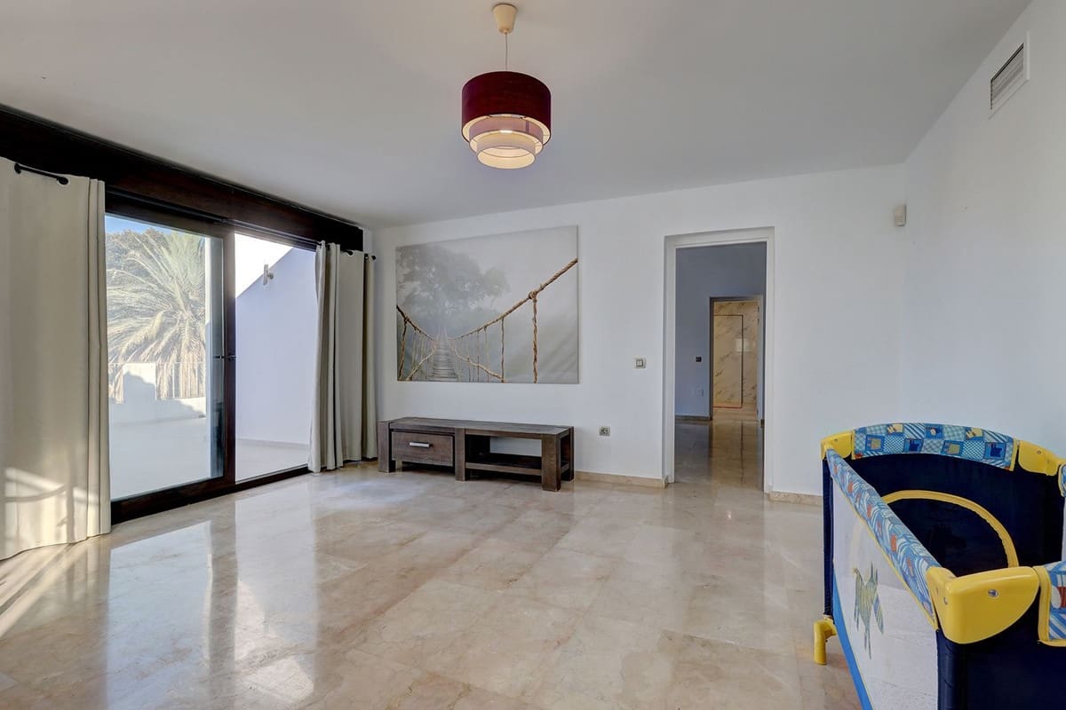 5 bedroom Villa for sale in El Rosario - € 1,750,000 (Ref: 9153466)