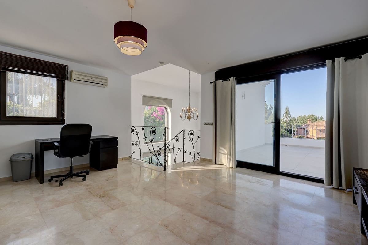5 bedroom Villa for sale in El Rosario - € 1,750,000 (Ref: 9153466)