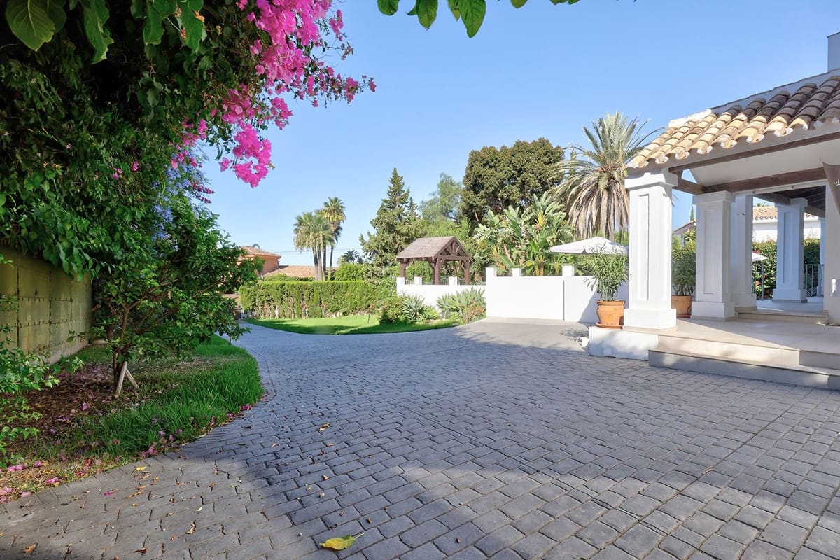 5 bedroom Villa for sale in El Rosario - € 1,750,000 (Ref: 9153466)