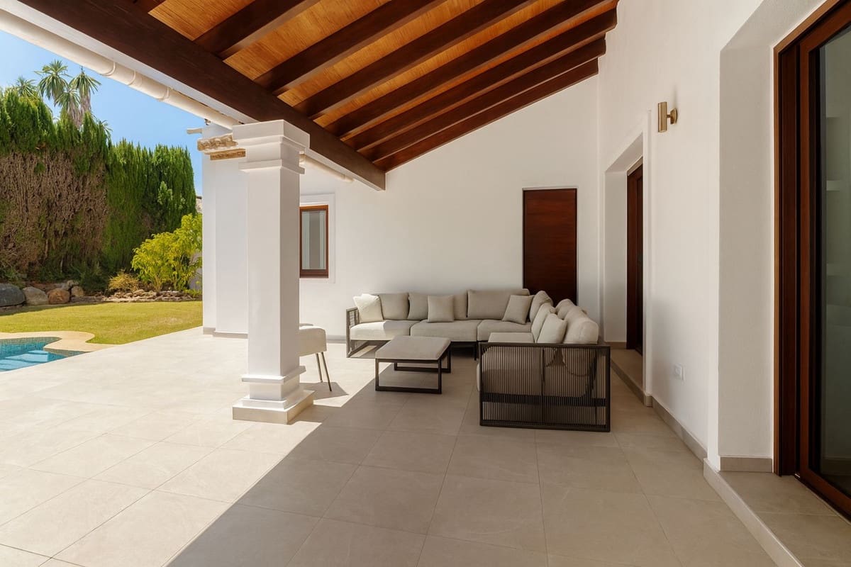 Chalet de 4 habitaciones en Estepona en venta con garaje - 1.400.000 € (Ref: 9153470)