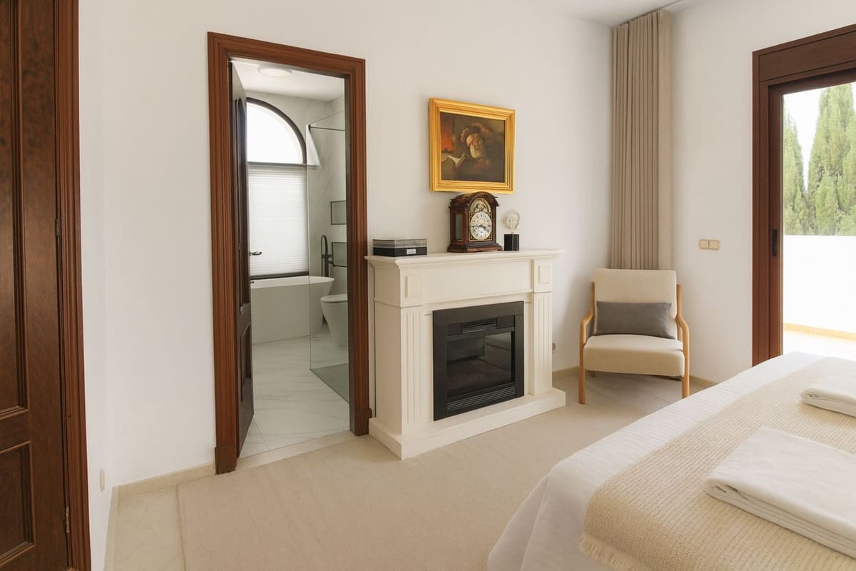 Chalet de 4 habitaciones en Estepona en venta con garaje - 1.400.000 € (Ref: 9153470)