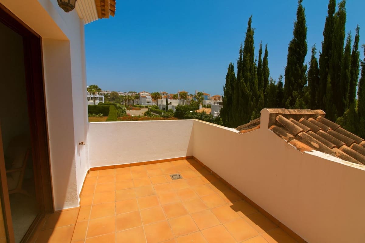 Chalet de 4 habitaciones en Estepona en venta con garaje - 1.400.000 € (Ref: 9153470)