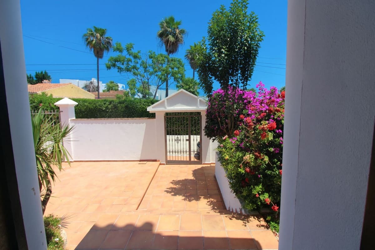 Chalet de 4 habitaciones en Estepona en venta con garaje - 1.400.000 € (Ref: 9153470)