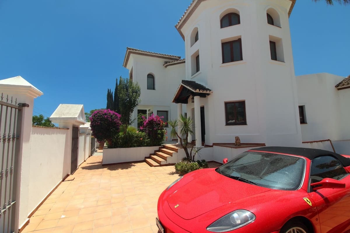 Chalet de 4 habitaciones en Estepona en venta con garaje - 1.400.000 € (Ref: 9153470)