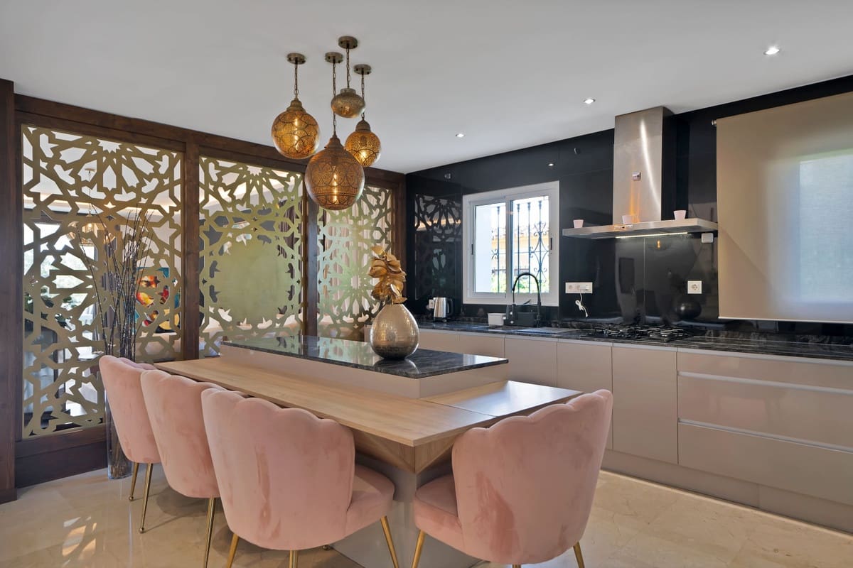 Casa de 4 habitaciones en Marbella en venta - 1.600.000 € (Ref: 9153472)