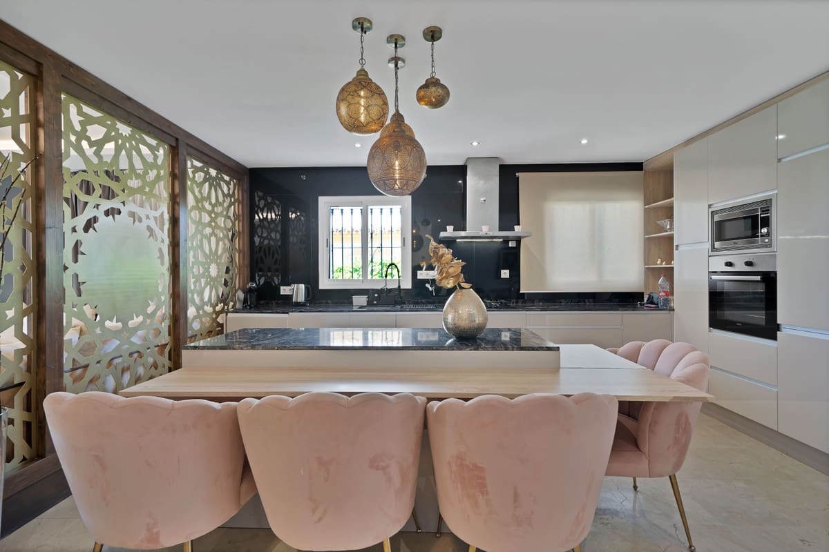 Casa de 4 habitaciones en Marbella en venta - 1.600.000 € (Ref: 9153472)