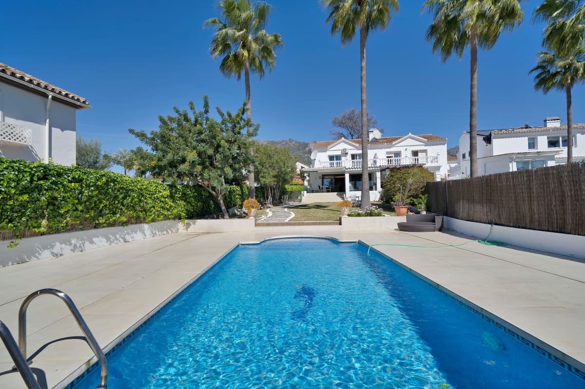 Casa de 4 habitaciones en Marbella en venta - 1.600.000 € (Ref: 9153472)