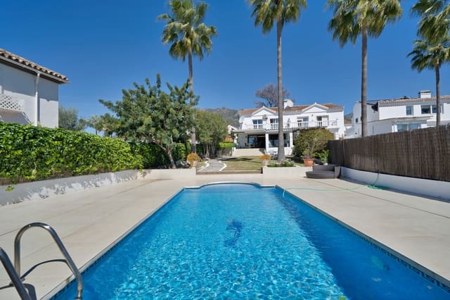 Casa de 4 habitaciones en Marbella en venta - 1.600.000 € (Ref: 9153472)