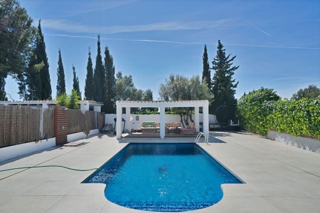 Casa de 4 habitaciones en Marbella en venta - 1.600.000 € (Ref: 9153472)